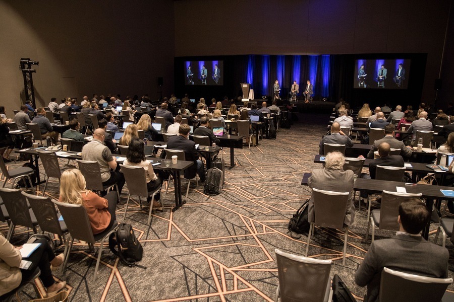 Panel_Full-Room_0254